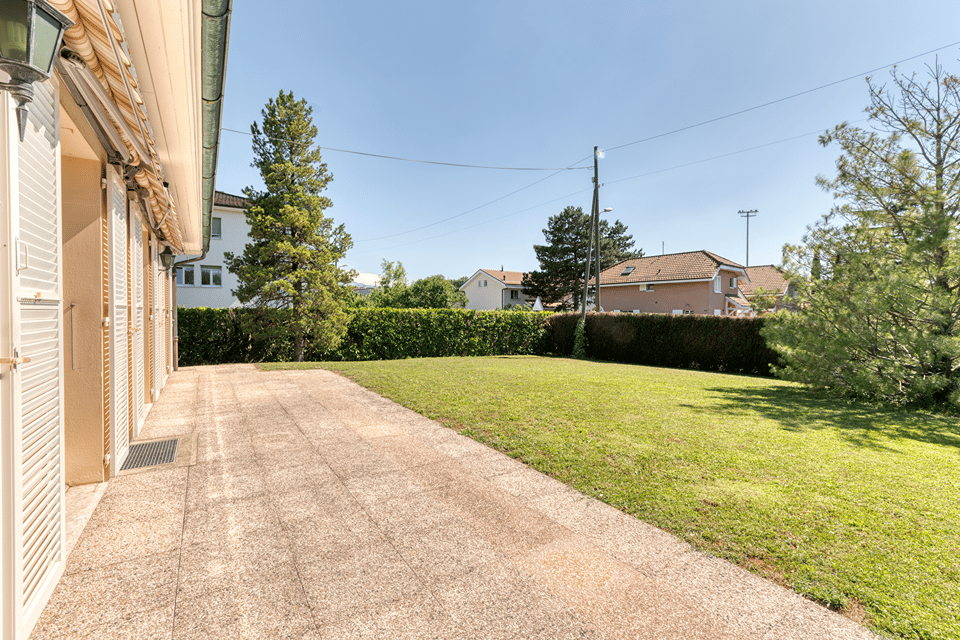 Empty garden to modern patio furnishing