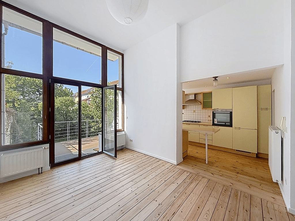 Empty to californian style dining room