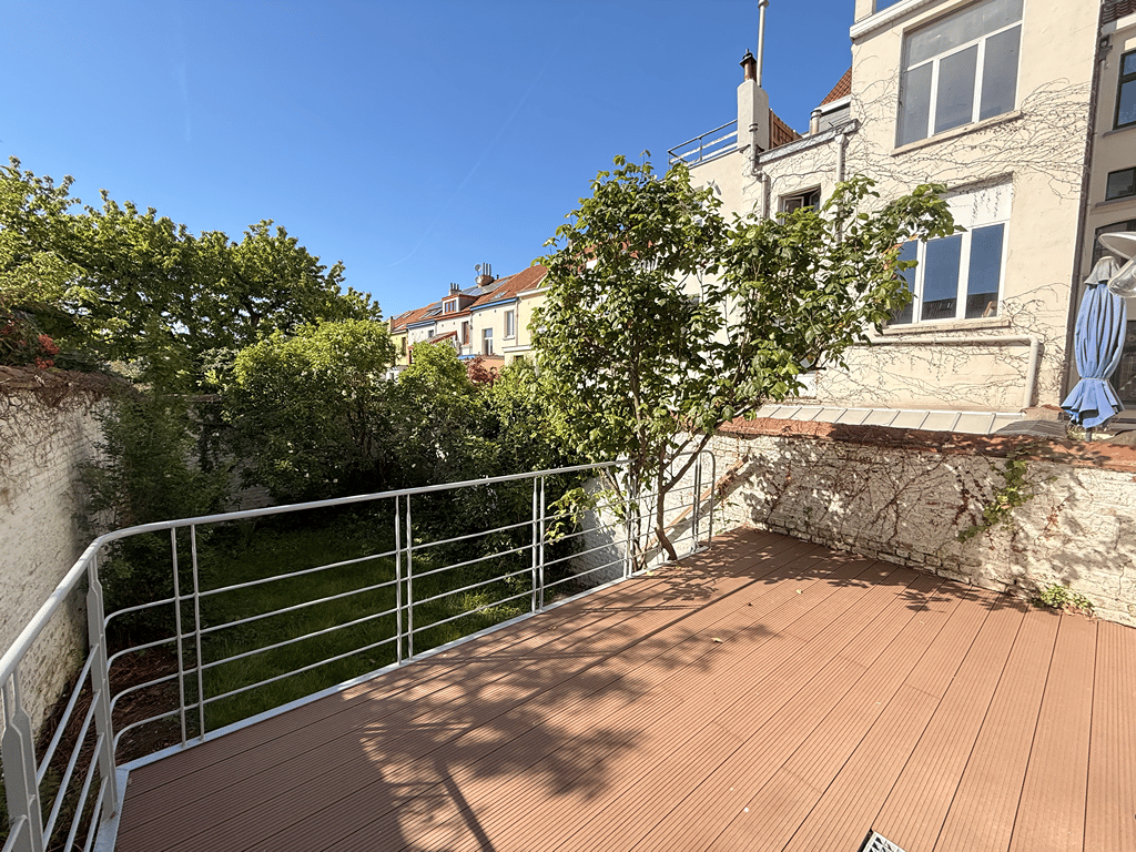 Empty to modern terrace