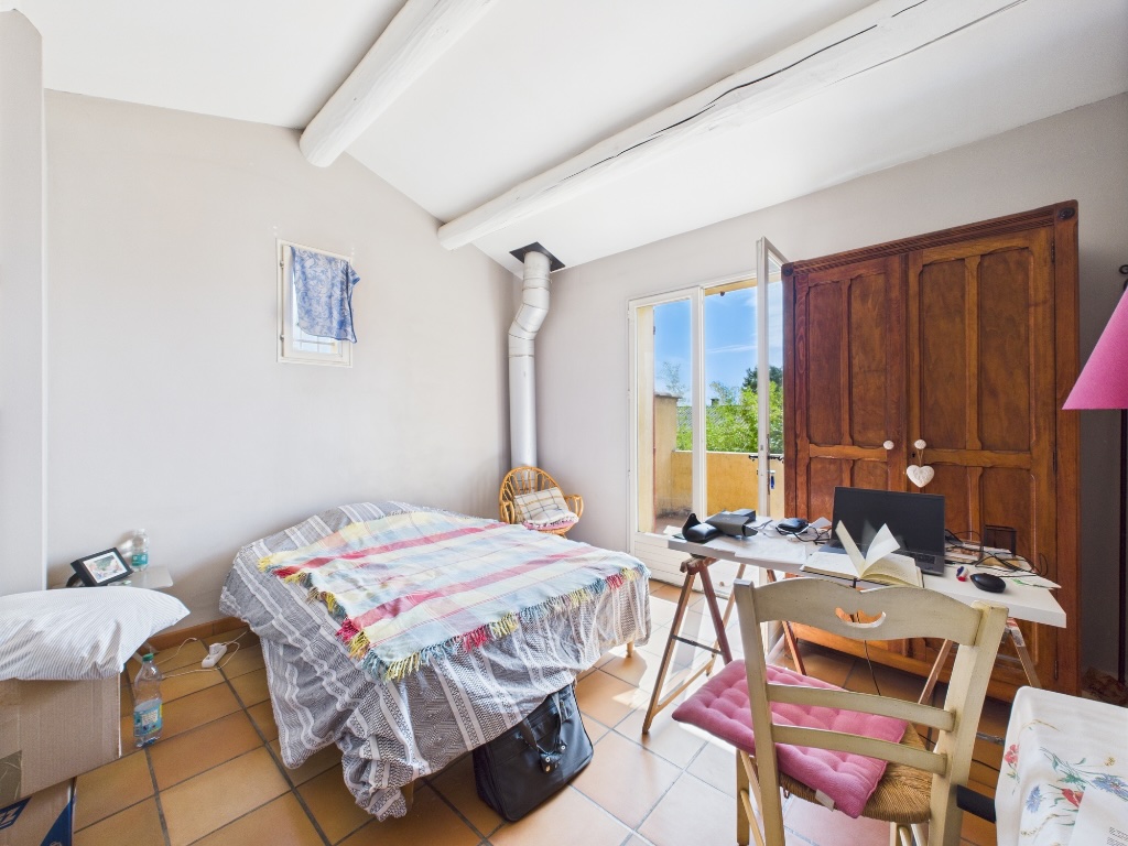 Bedroom decluttering before/after