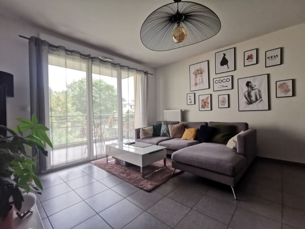 Daytime interior to pink sunset ambiance transformation