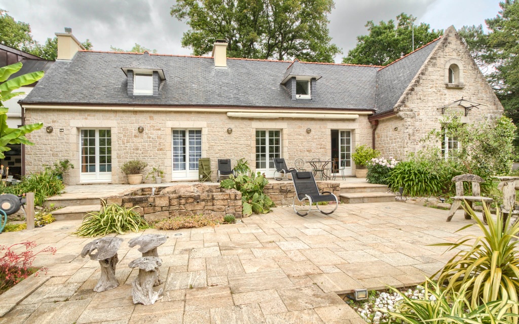 Gray to blue sky transformation on house