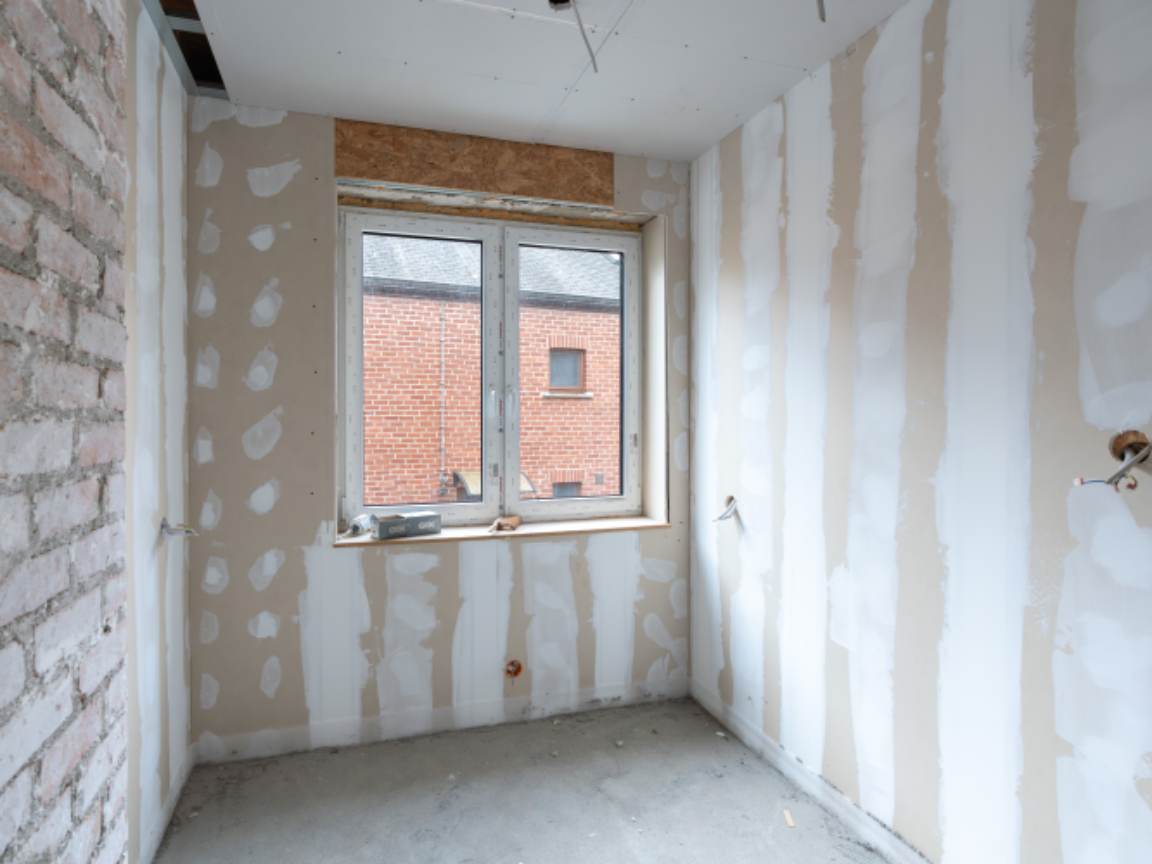 Rénovation petite pièce en travaux vers style Industriel