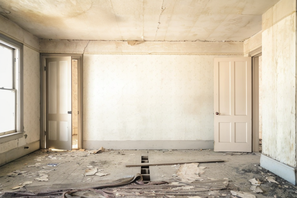 Room with outdated colors