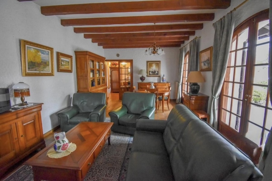 Outdated room style requiring renovation