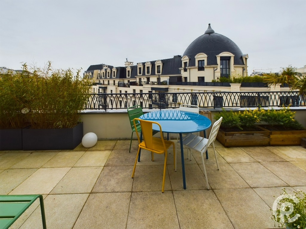 Terrace to golden hour ambiance transformation