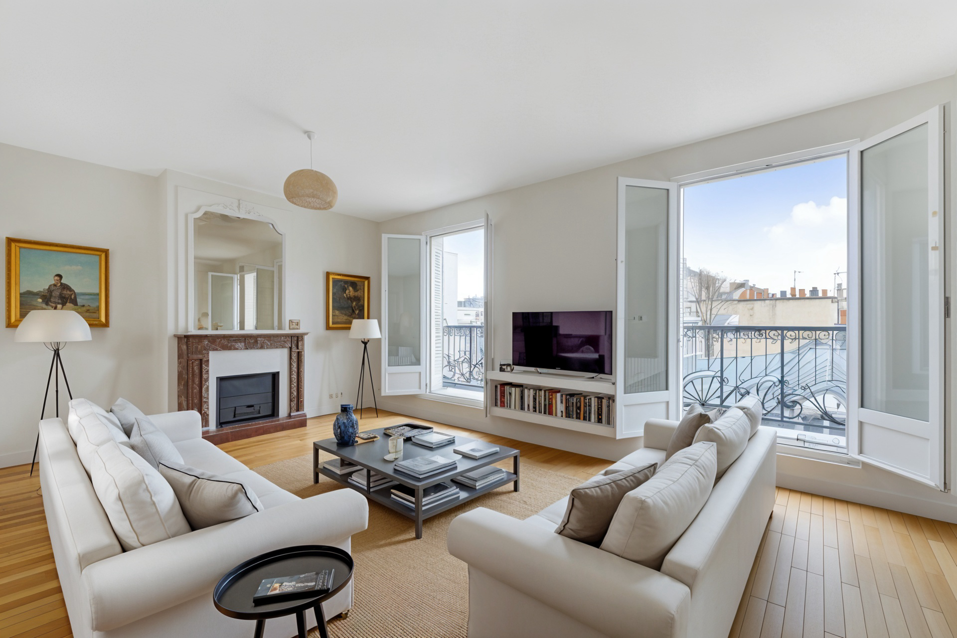 Empty living room to modern style furnishing